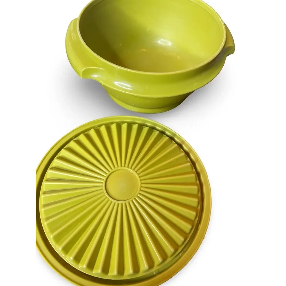 Tupperware Bowls LIds Avocado Green Set of 2 Nesting 840 841 1323 812 Vintage